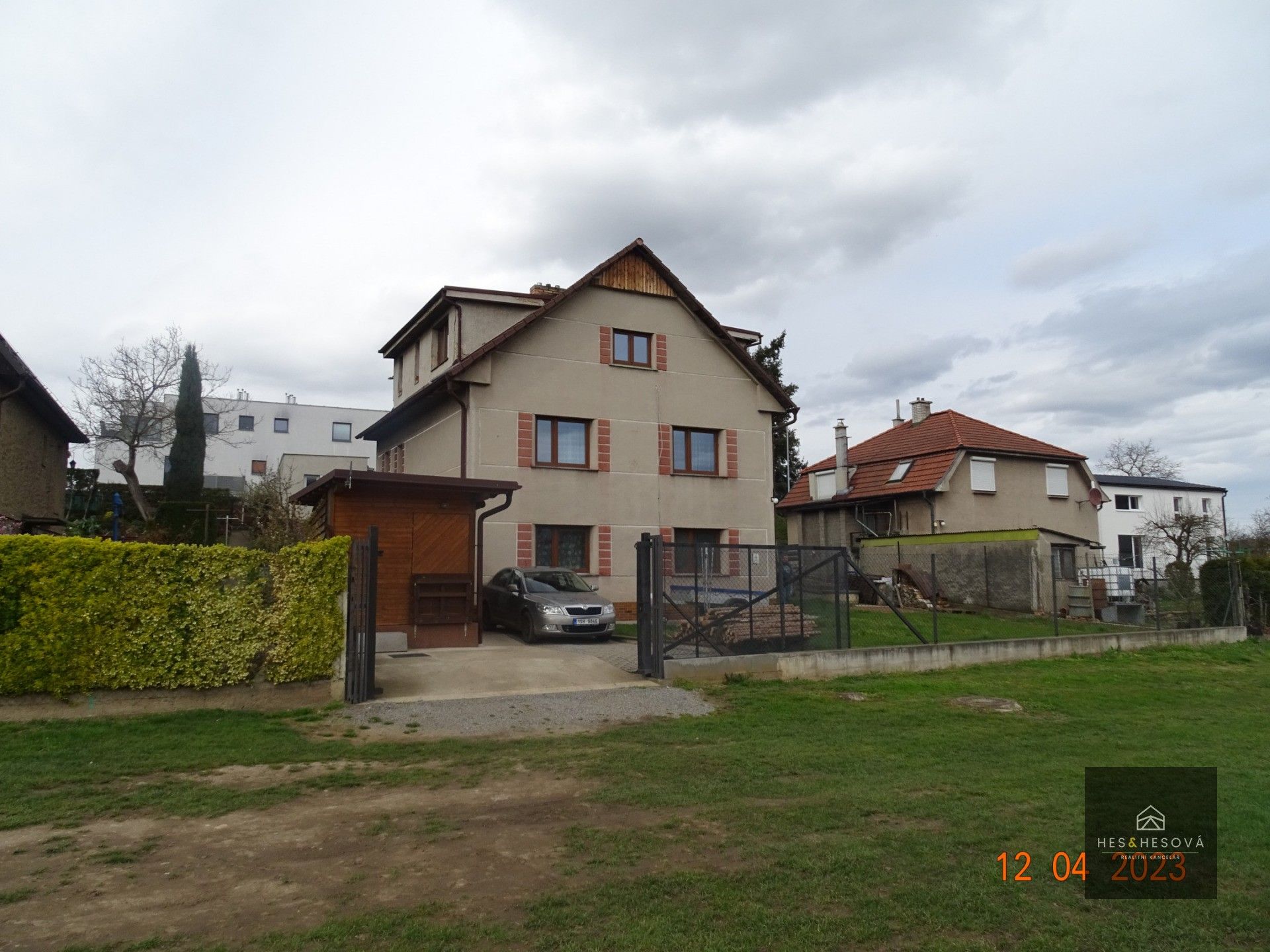 Prodej rodinný dům - Karlštejnská, Lety, 250 m²