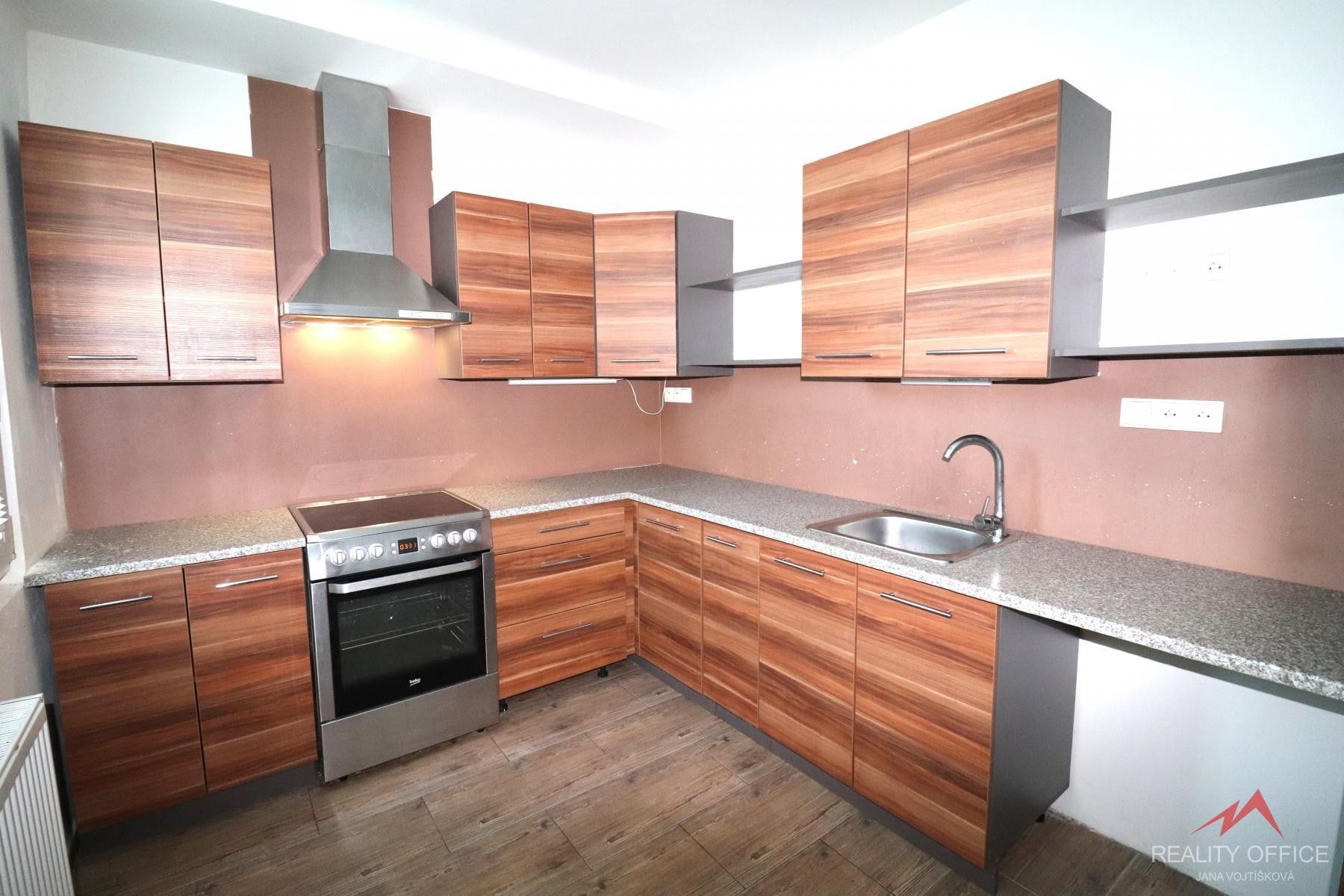 Pronájem byt 3+1 - Růžová, 77 m²