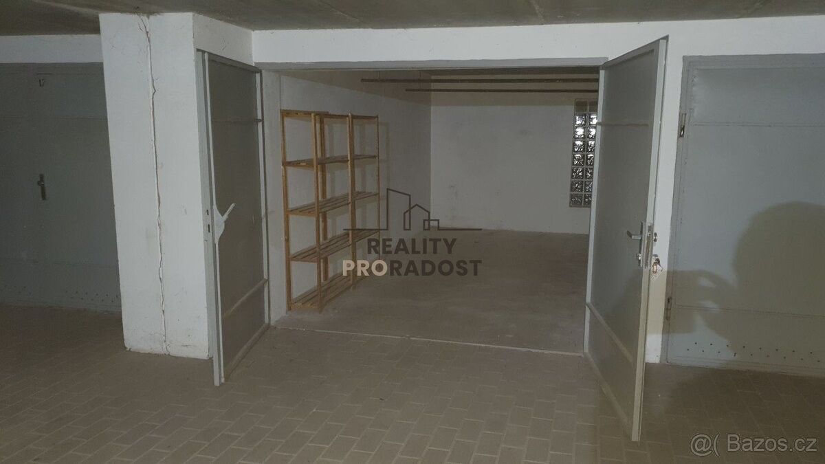 Garáže, Znojmo, 669 02 - 1