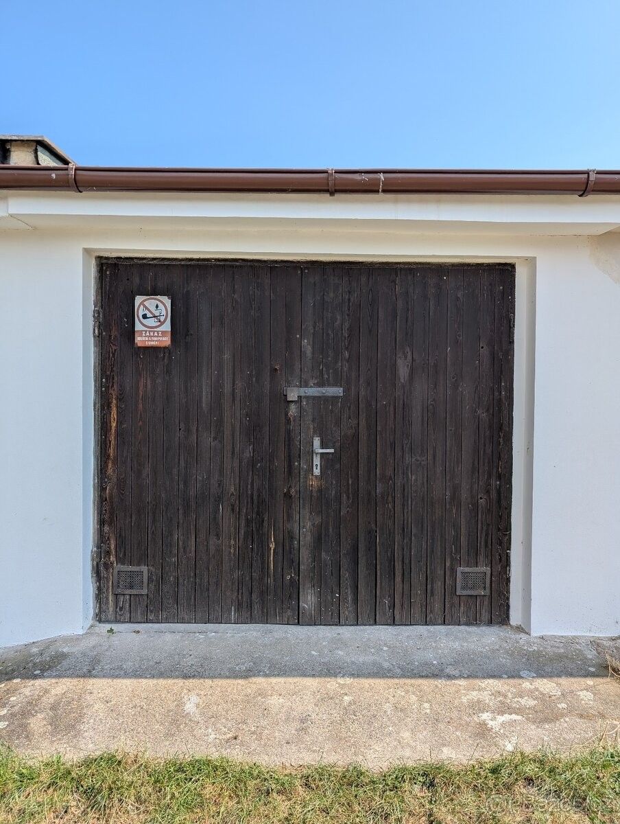 Garáže, Trmice, 400 04 - 2