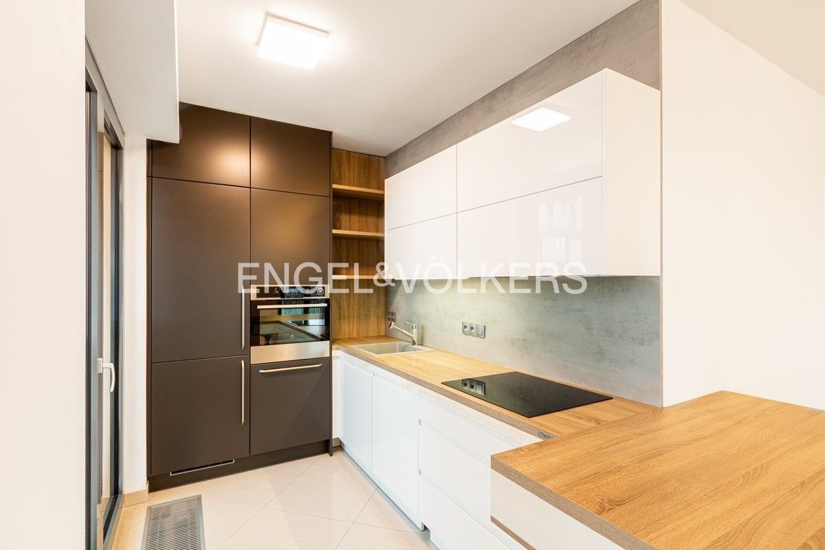 Pronájem byt 2+kk - Olšanská, Praha, 72 m²