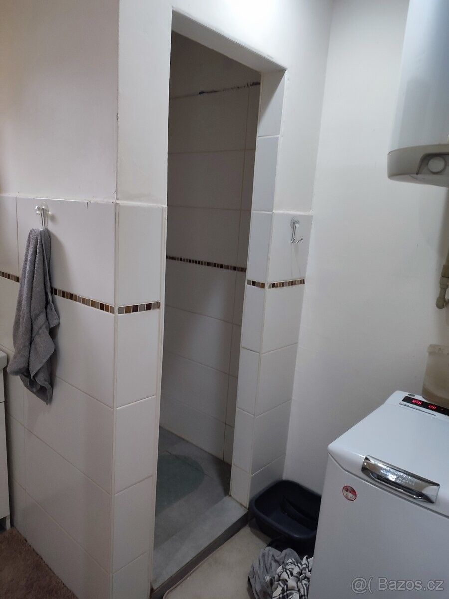 Byty, Bitozeves, 438 01