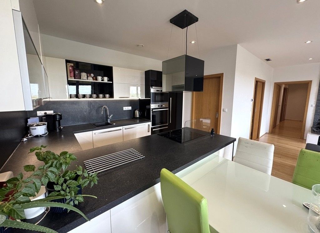 Prodej byt - Pohořelice, 691 23