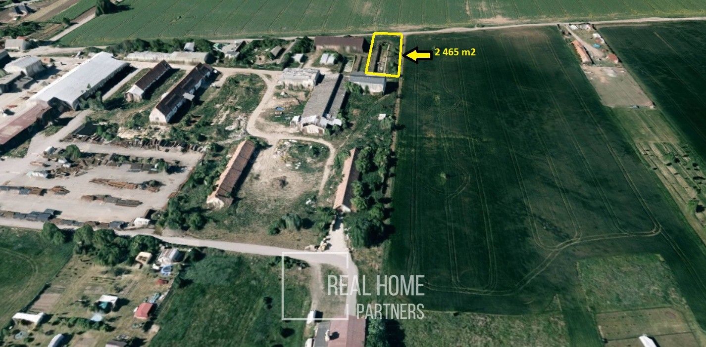 Prodej komerční pozemek - Strachotín, 2 465 m²