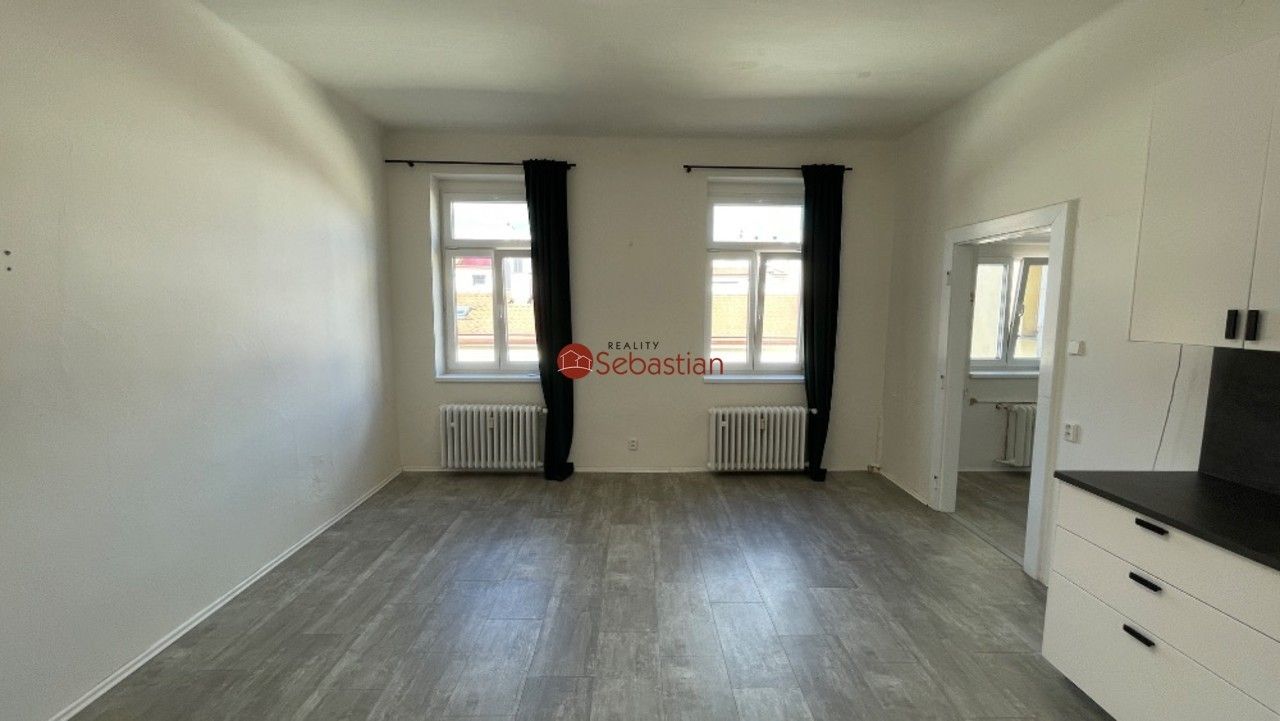 Pronájem byt 1+kk - Zlatnická, Praha, 39 m²