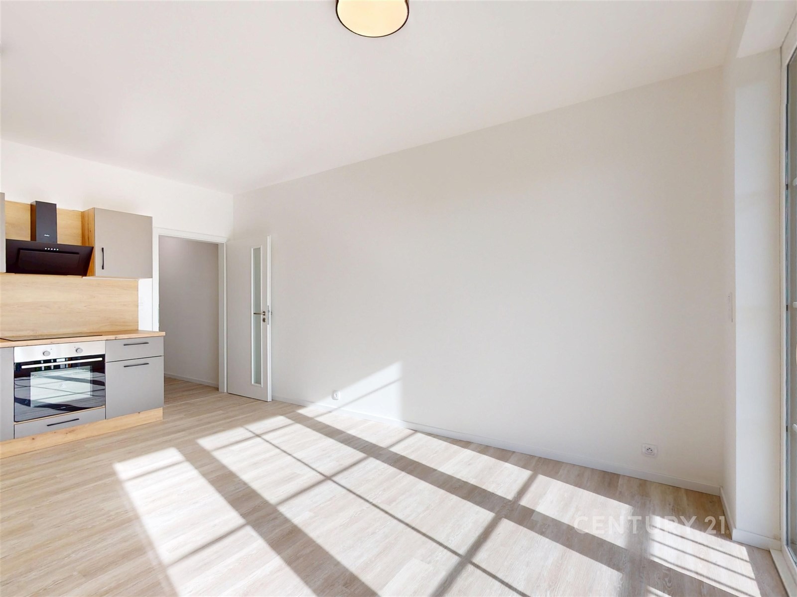 Pronájem byt 1+kk - Mladoboleslavská 1148, Praha Kbely, 27 m² - 5