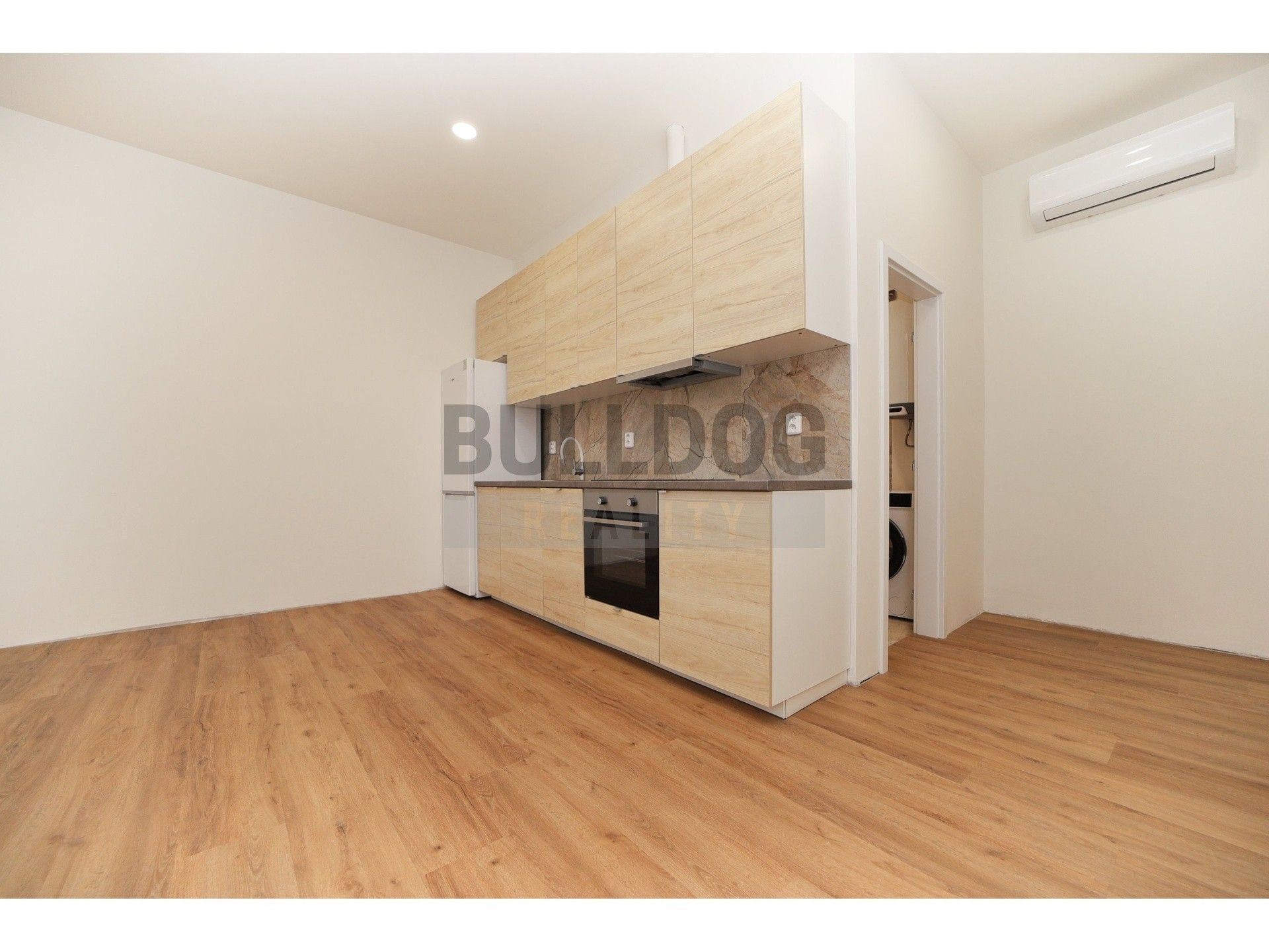 Pronájem byt 3+kk - Zenklova, Praha, 68 m²