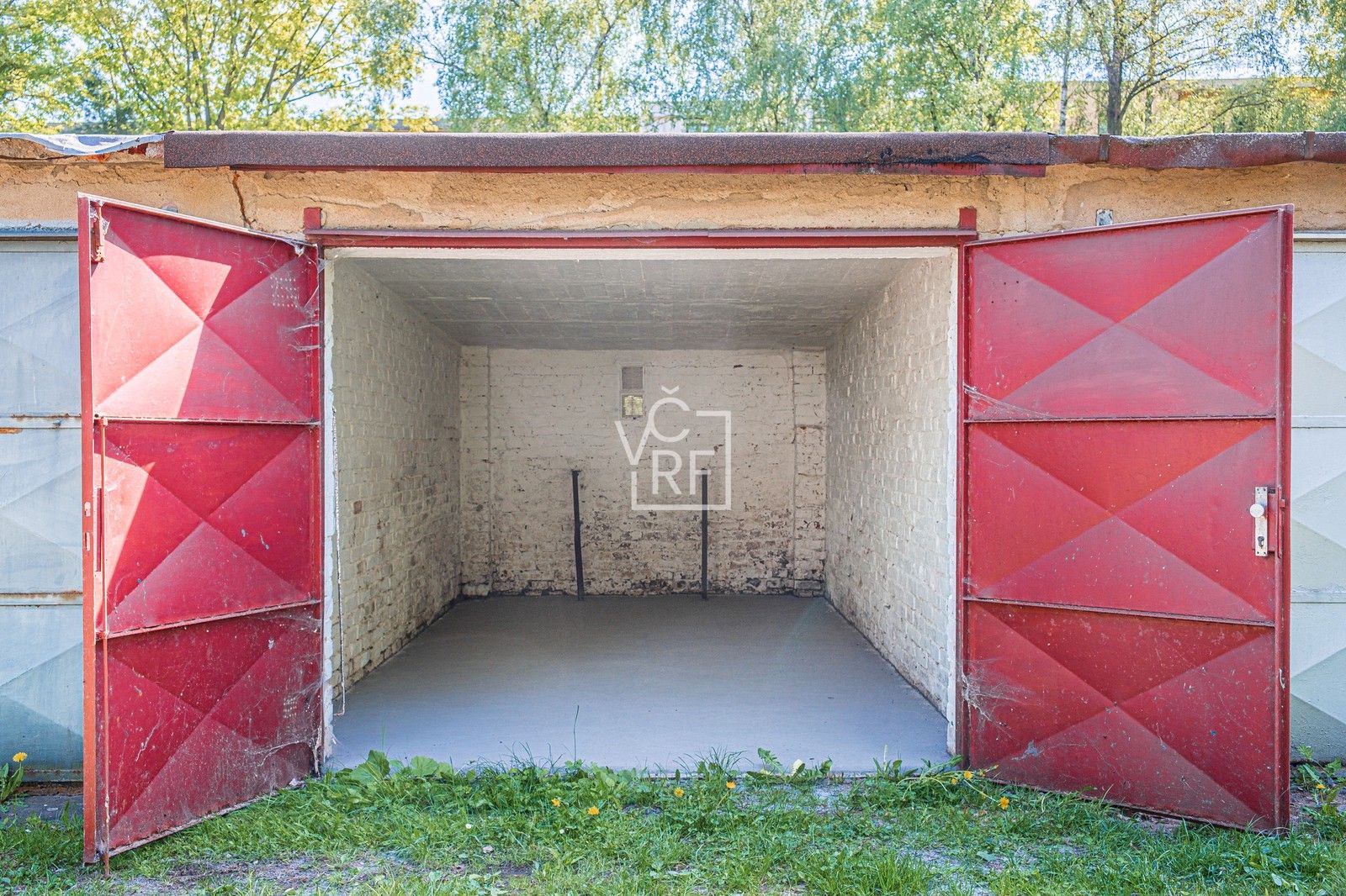 Garáže, Chvaletice, 20 m² - 2