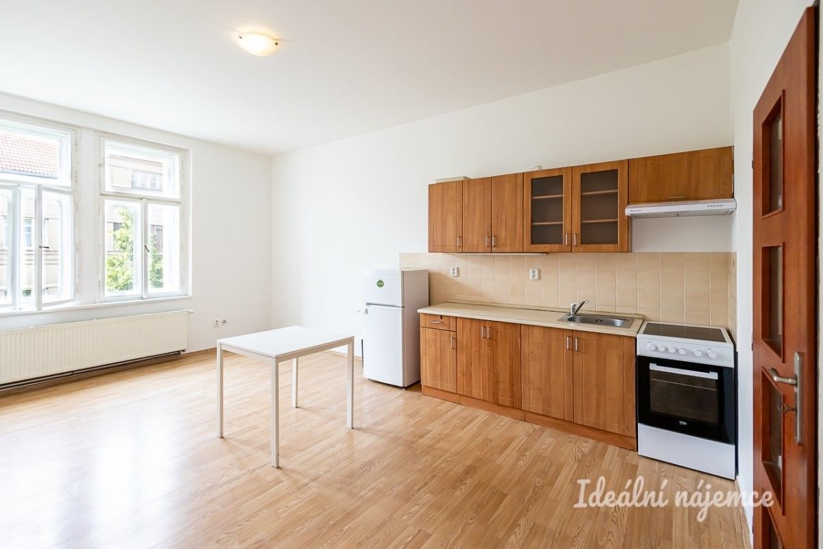 2+kk, Tolstého, Praha, 56 m²
