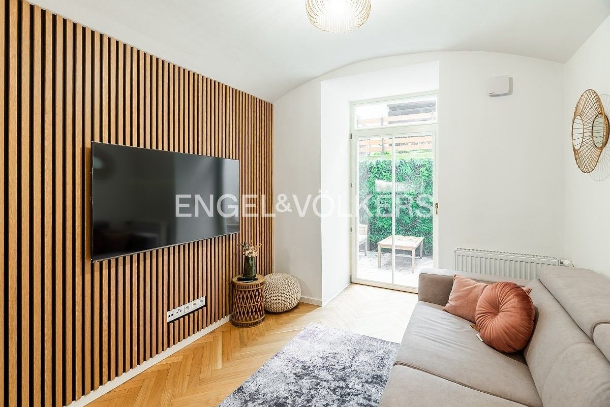 1+kk, Na výšinách , Praha Bubeneč, 30 m² - 2