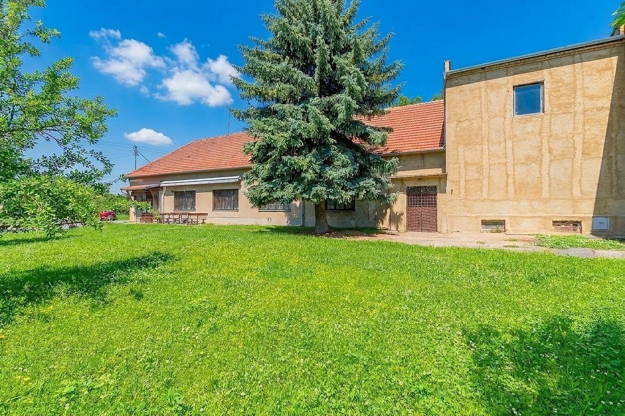 Komerční nemovitost, 750 m²