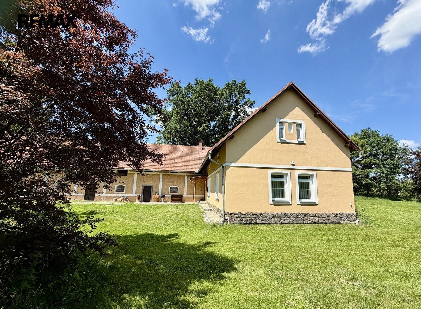 Zemědělské objekty, Týnec nad Sázavou - Krusičany, okres Benešov, Středočeský kraj, 421 m² - 2
