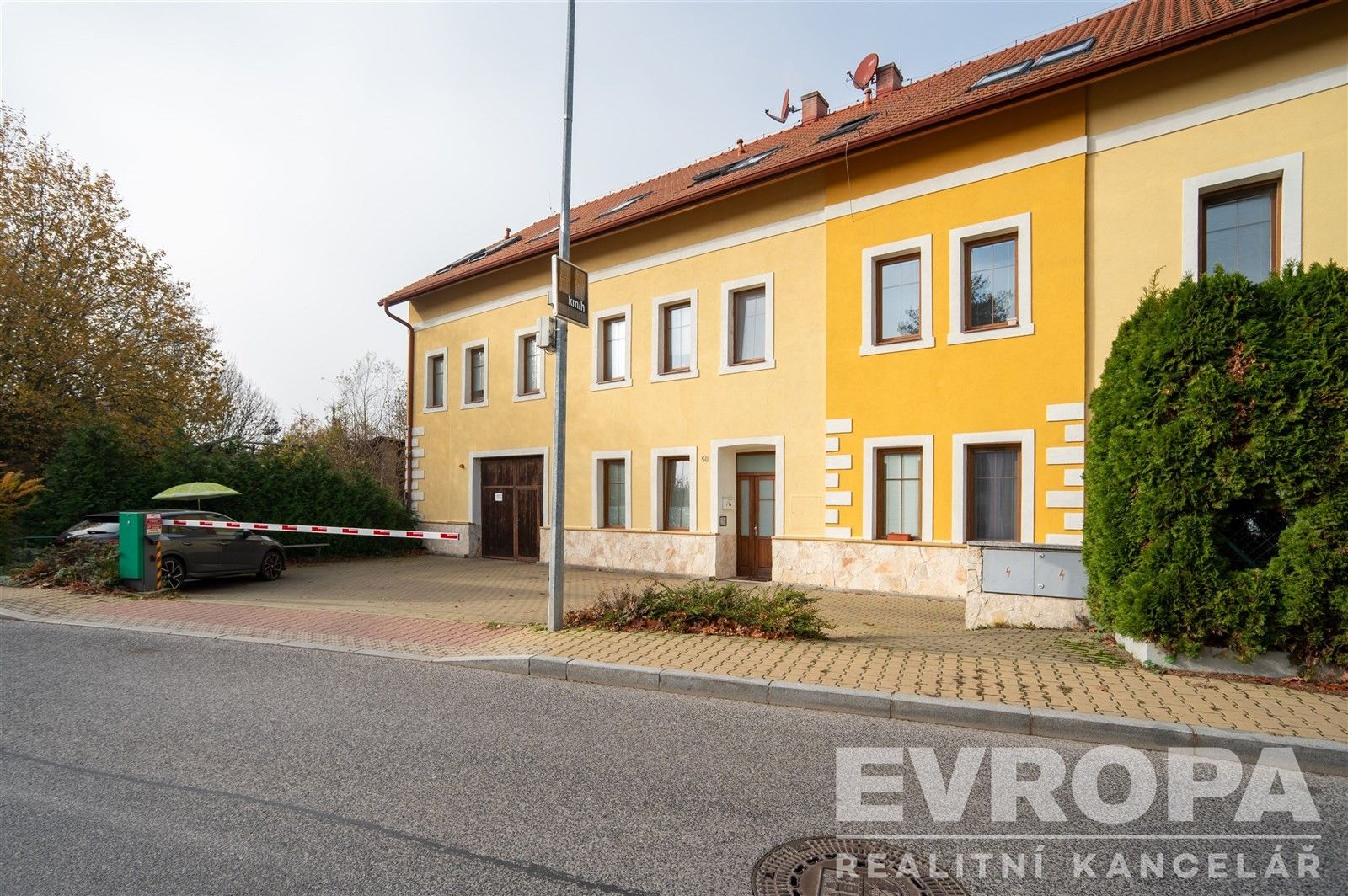 Prodej činžovní dům - Lipence, Praha, 958 m²