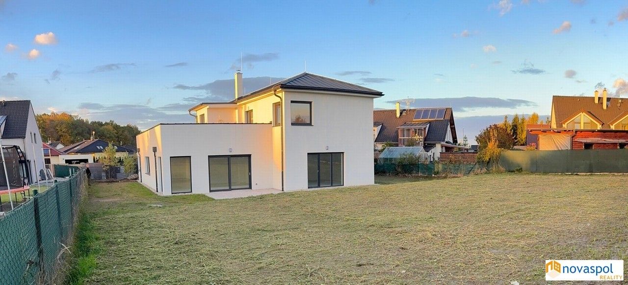 Prodej rodinný dům - Na Okruhu, Sulice, 247 m²