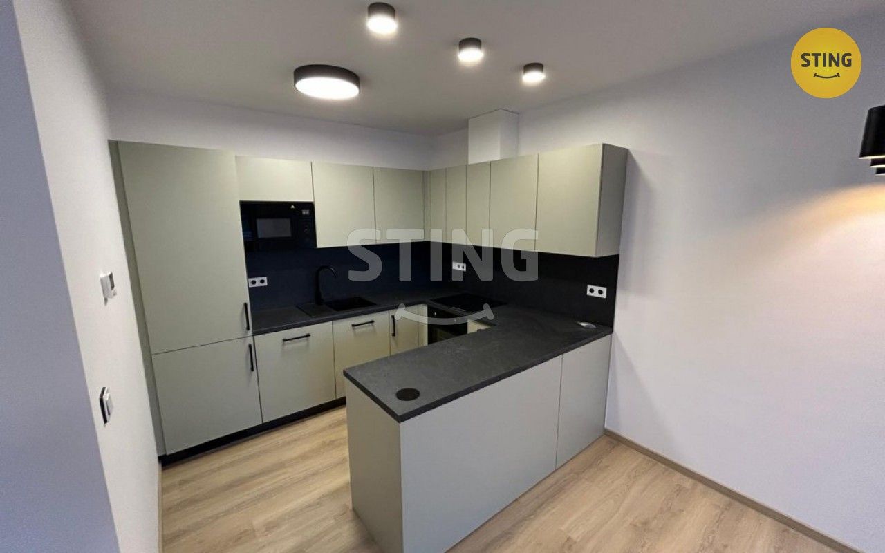 Pronájem byt 2+kk - Husova, Pardubice, 56 m²