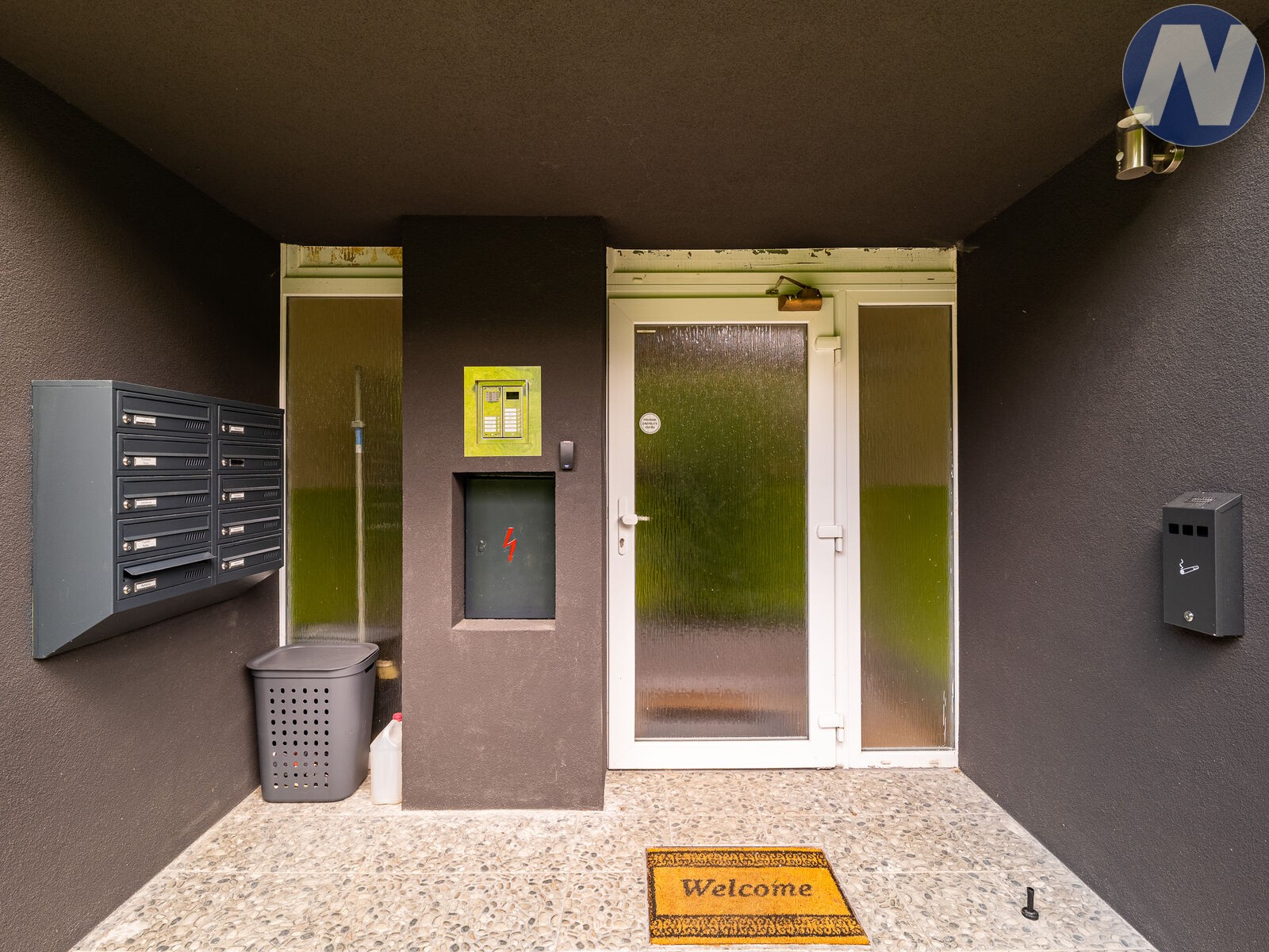 Pronájem komerční - Chroboly, 21 m² - 2