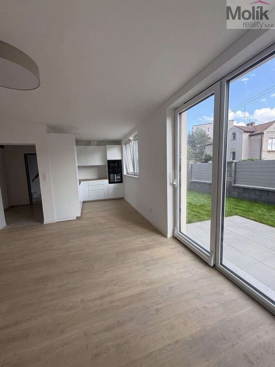 Byt 2+kk · 50 m² · Ohnivcova, Praha - 3