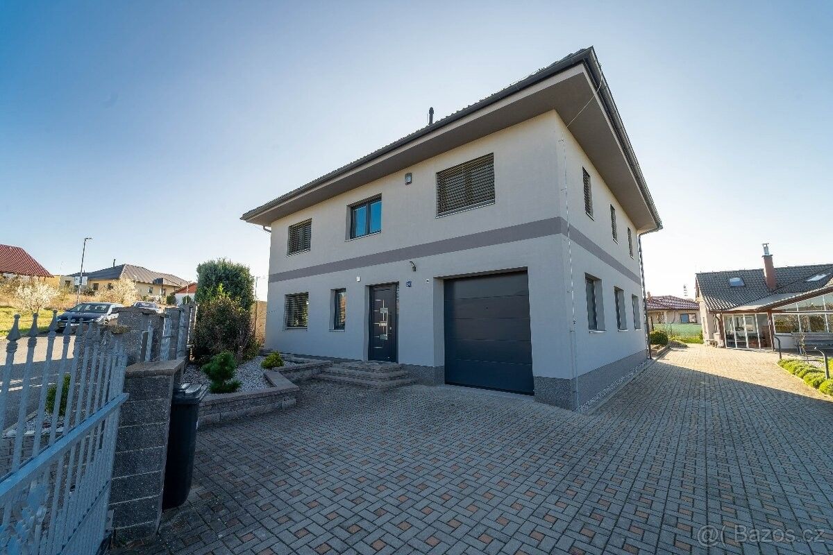 Rodinné domy, Tmaň, 267 21