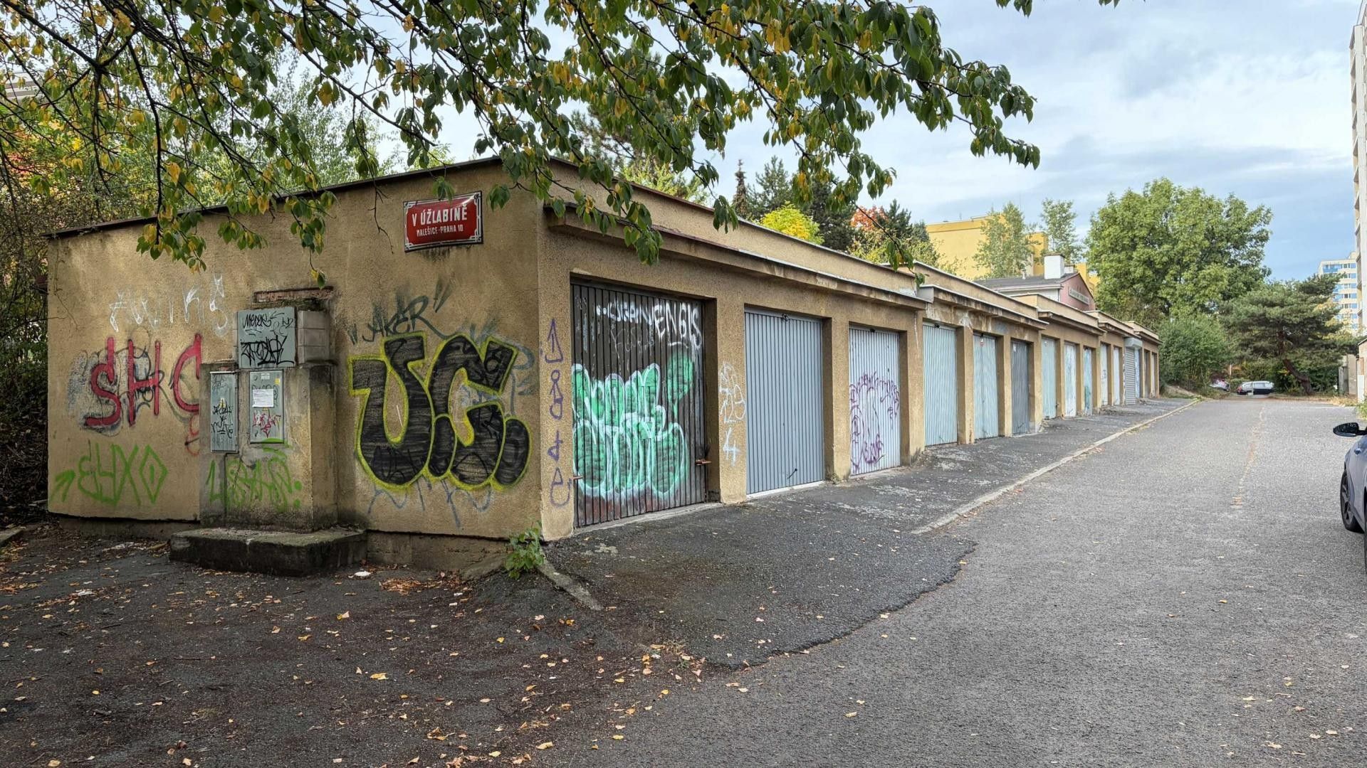 Prodej garáž - V úžlabině, Praha, 16 m² - 2