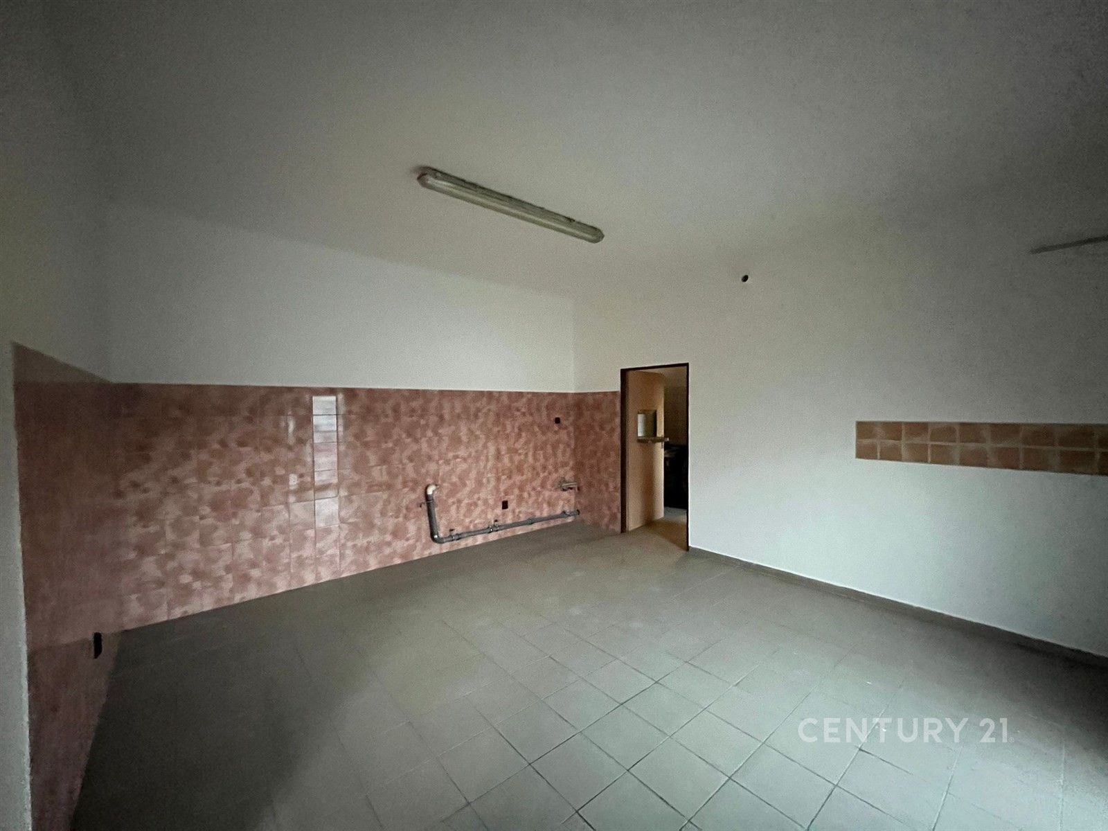 Pronájem komerční - Hostomice, 233 m²