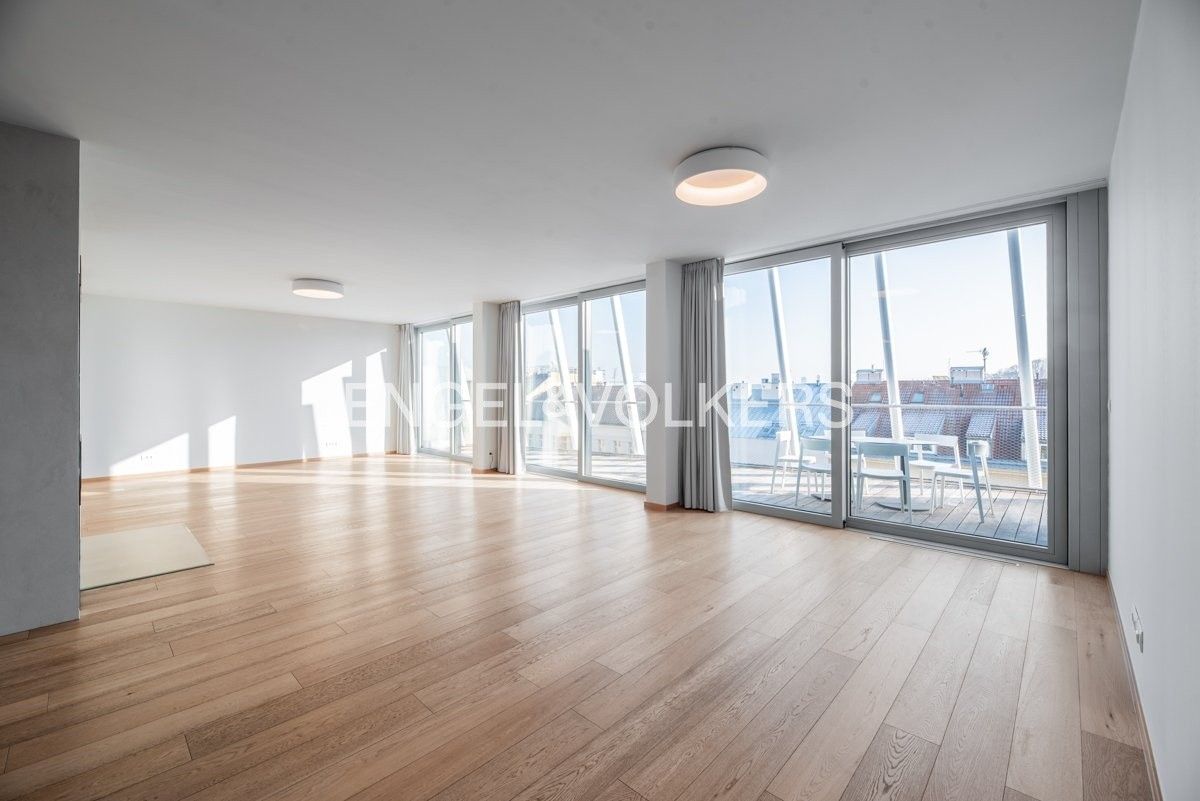Pronájem byt 4+kk - Holečkova 3360, Praha, 213 m²