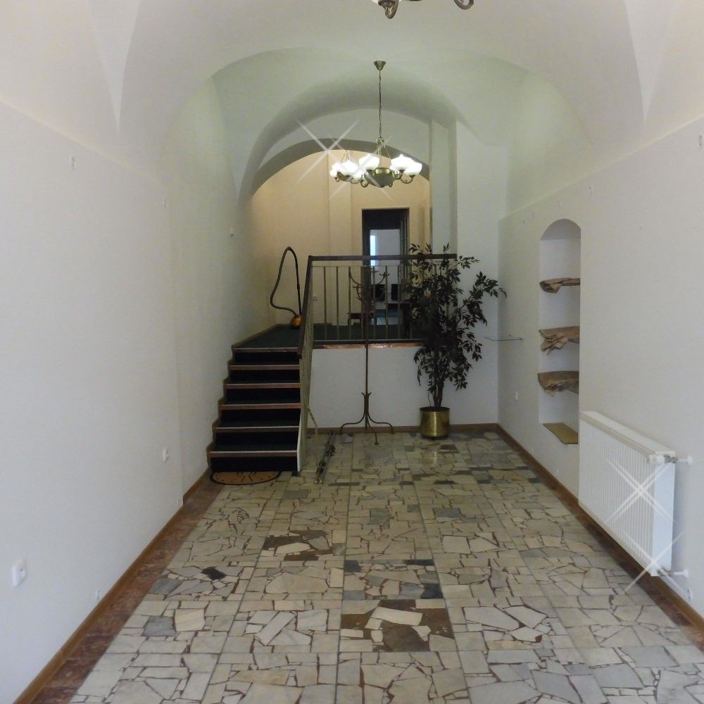 Pronájem obchodní prostory - Úzká, Hradec Králové, 72 m²