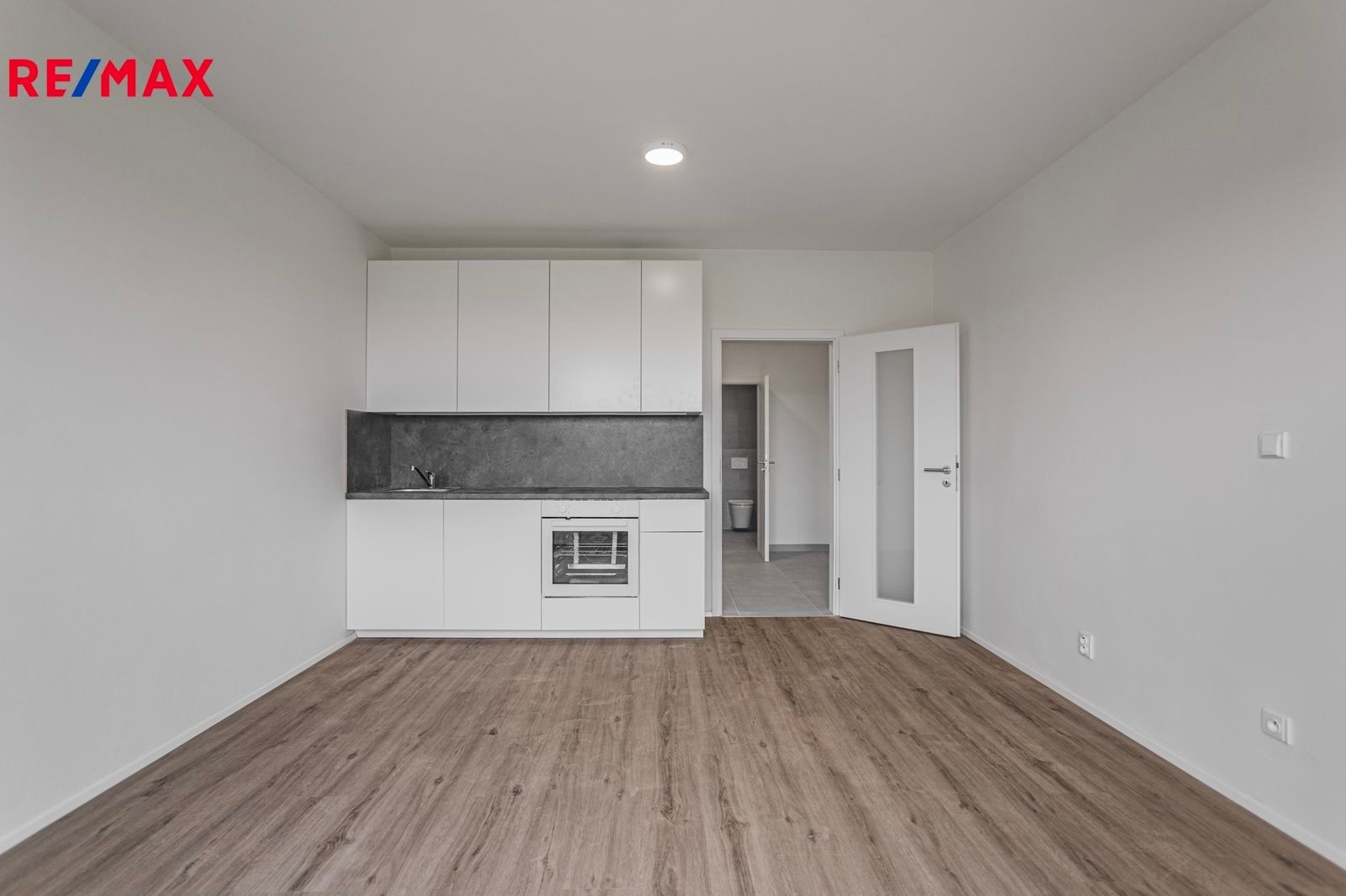 Pronájem byt 1+kk - Želetická, Praha, 31 m²