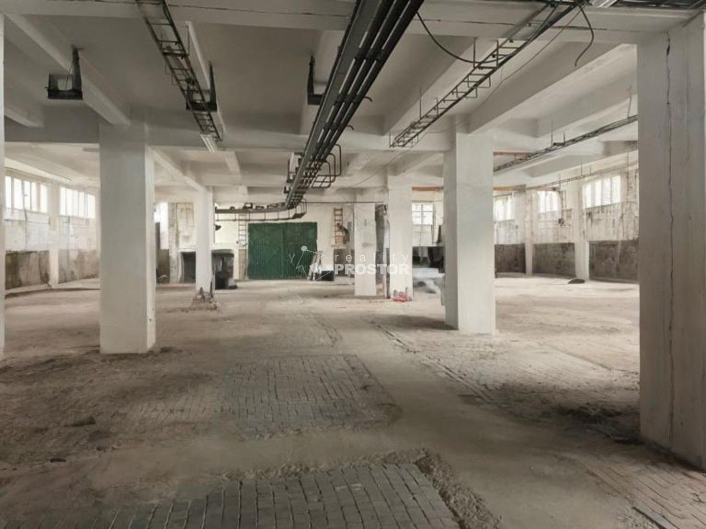 Sklad · 1 000 m² · Králův Dvůr - 3