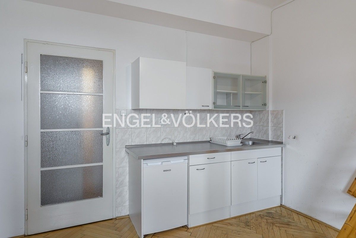 Pronájem byt 1+kk - 5. května, Praha, 25 m²