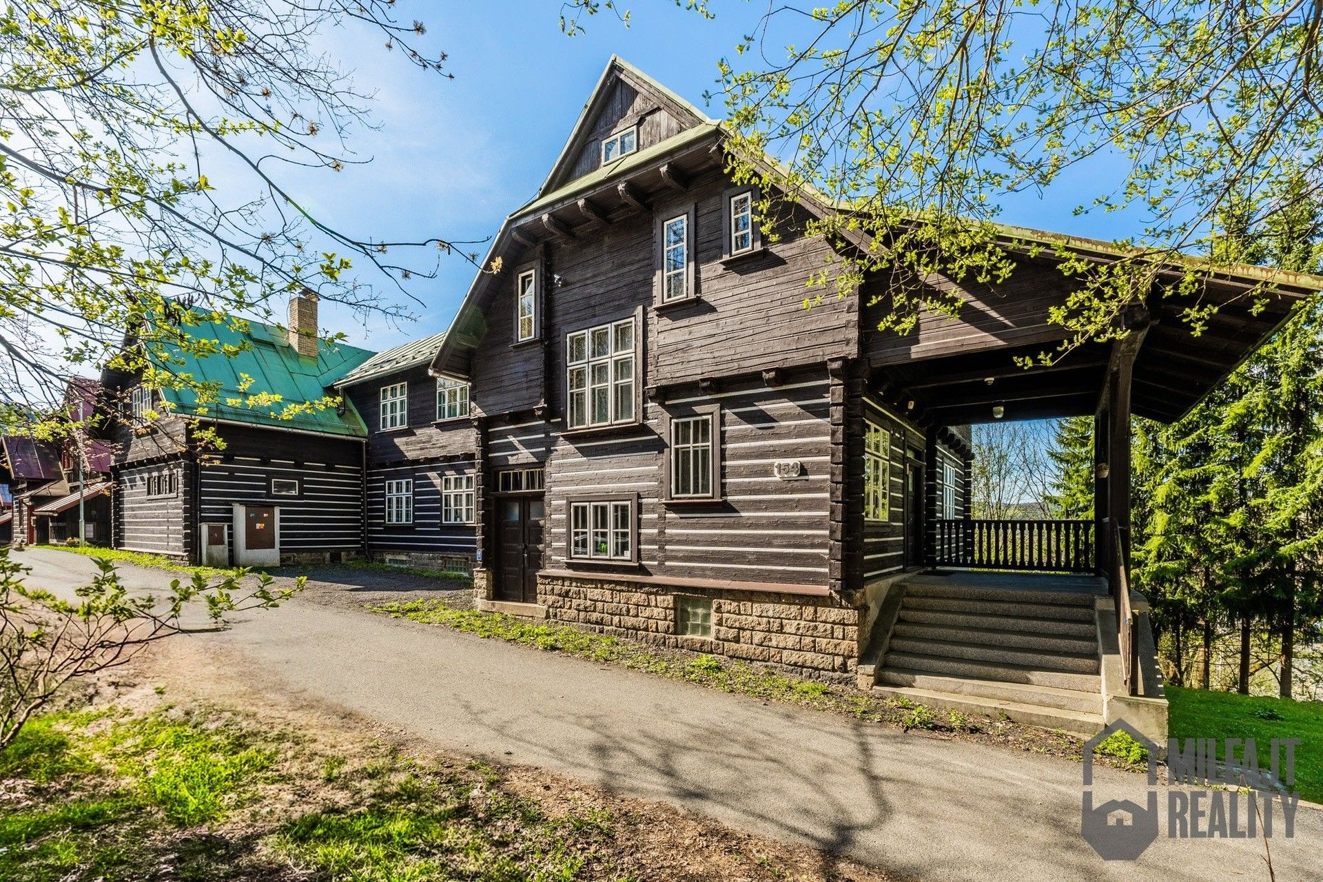 Prodej ubytovací zařízení - Na Sedmidomky, Desná, 660 m²