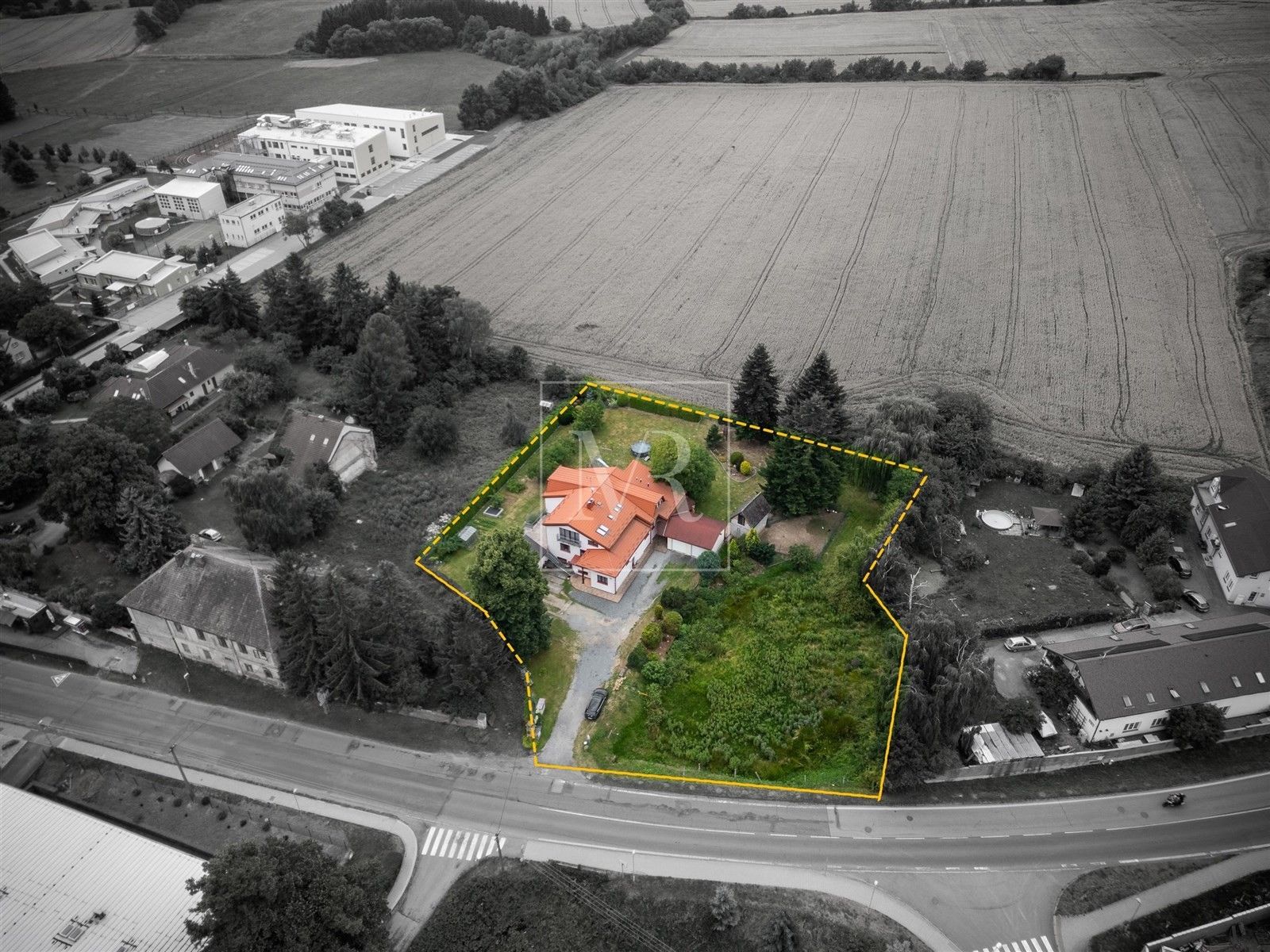 Prodej komerční - Hlavní, Sulice, 370 m²