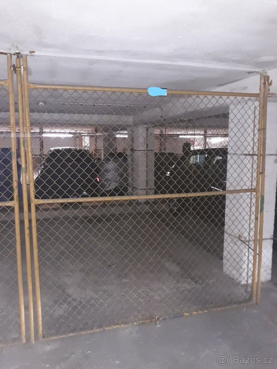 Garáže, Praha, 140 00