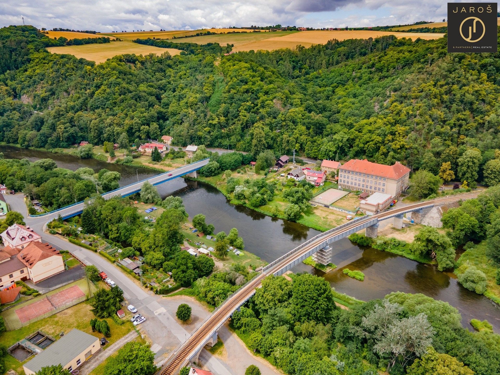 Prodej rodinný dům - Roztoky, 300 m²