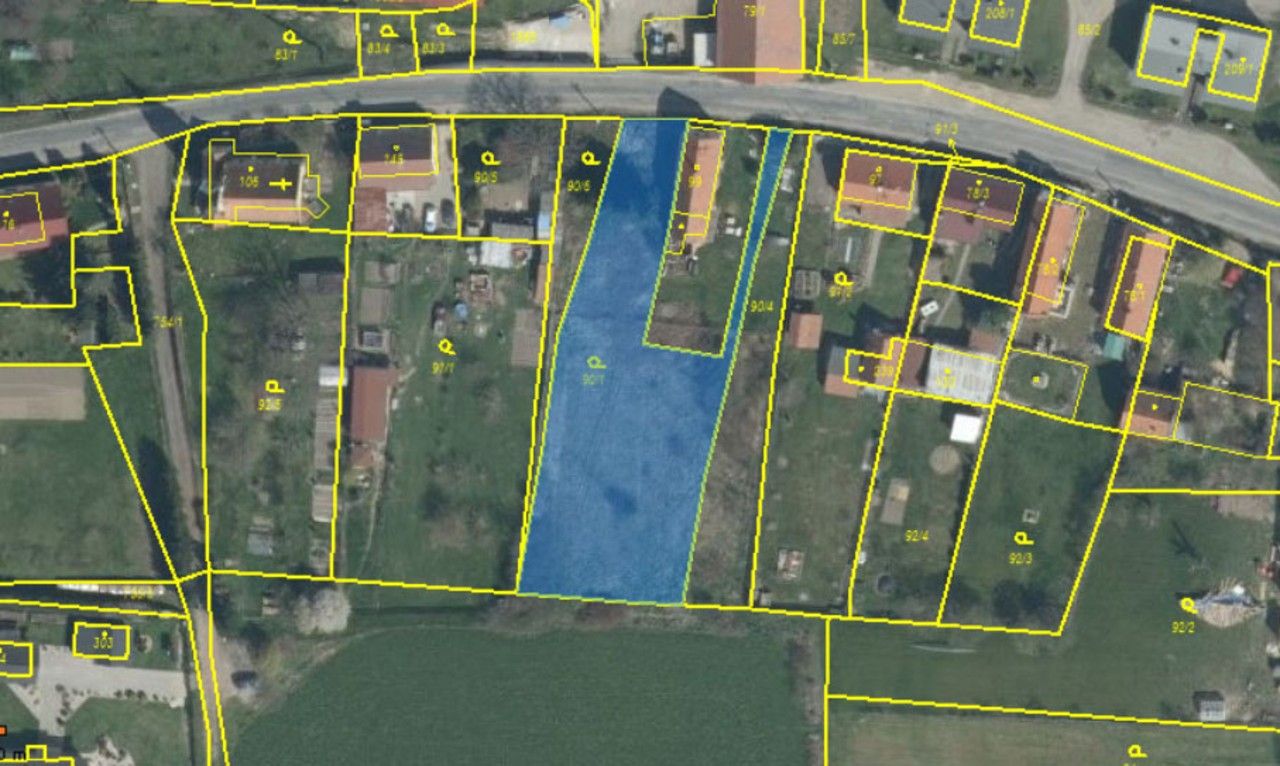 Prodej pozemek pro bydlení - Oráčov, 1 674 m²