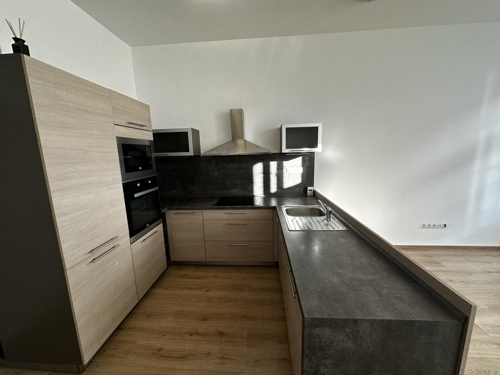 2+kk, Rumunská, Praha, 56 m²