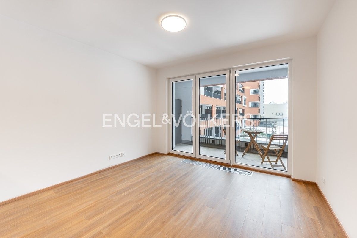 Pronájem byt 1+kk - Poděbradská, Praha, 37 m²