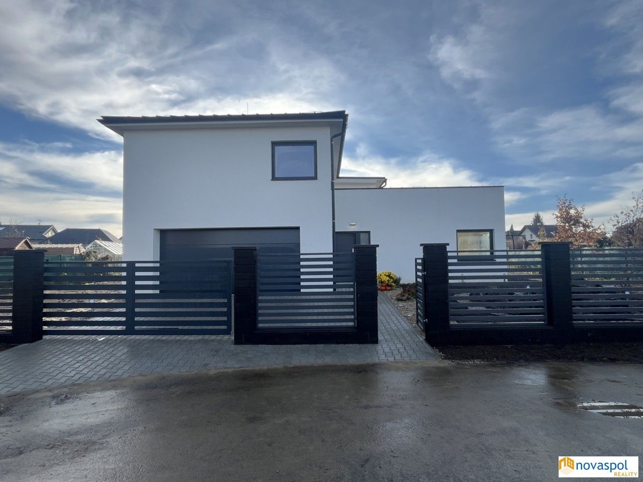 Rodinné domy, Na Okruhu, Sulice, 247 m²