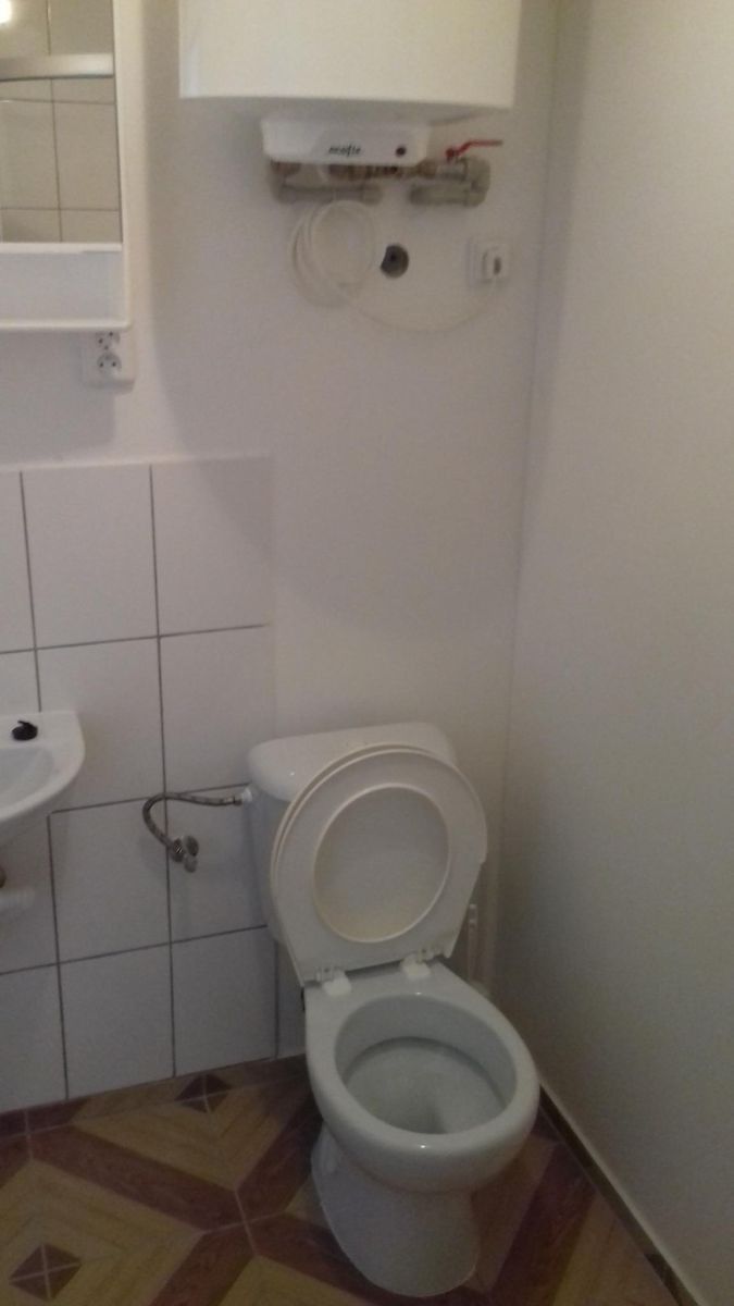Pronájem byt 1+kk - Neuměřice - Neuměřice, Středočeský kraj, 18 m² - 5