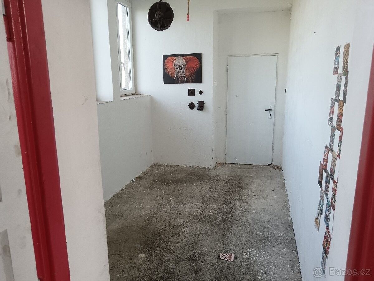 Pronájem garáž - Biskoupky, 664 91