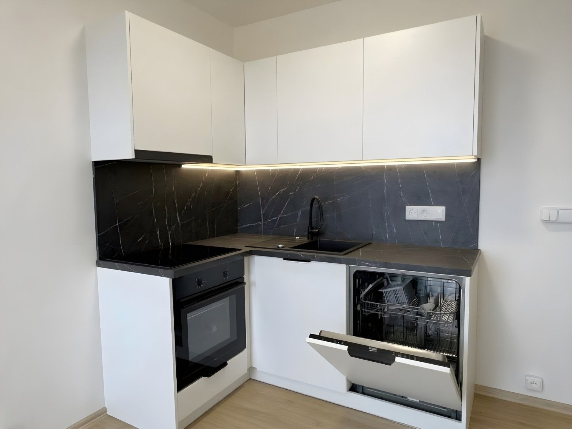 2+kk, U Kamýku, Praha, 33 m² - 2