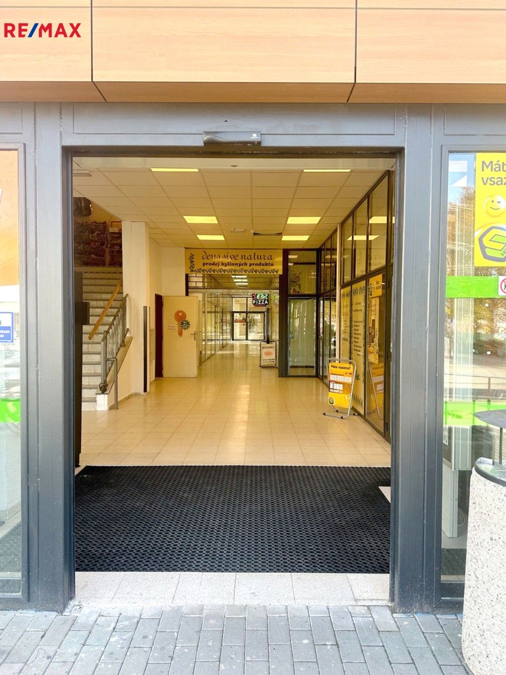 Pronájem obchodní prostory - Suchovrbenské nám., České Budějovice, 470 m²