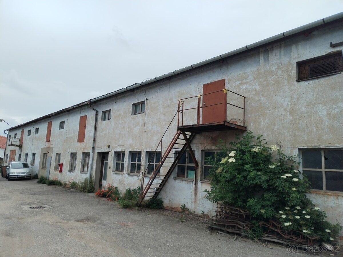 Sklady, Deblín, 664 75