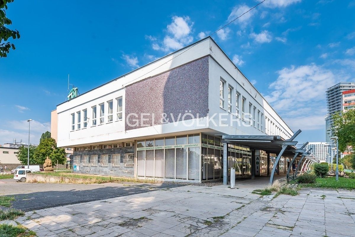 Pronájem kancelář - Pujmanové, Praha, 340 m²