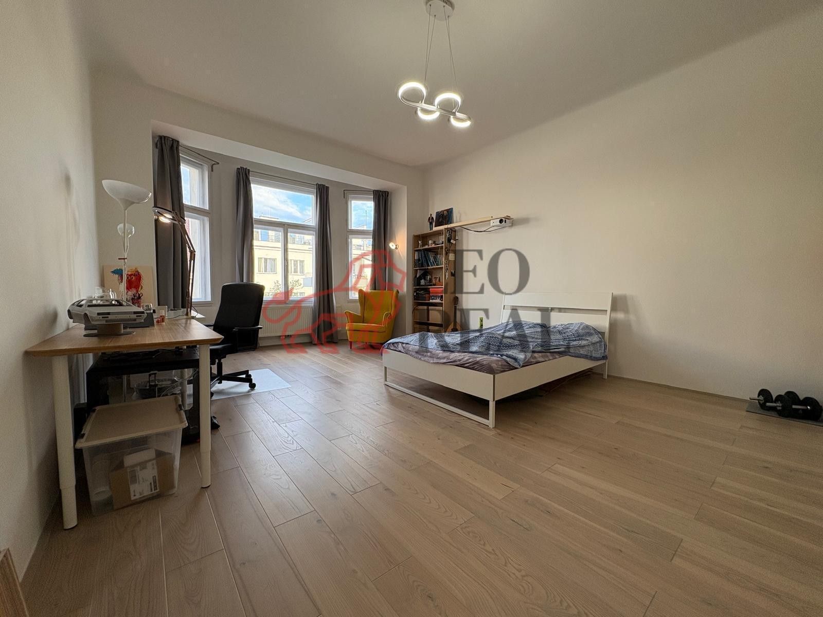 1+kk, 28. pluku, Praha, 43 m²