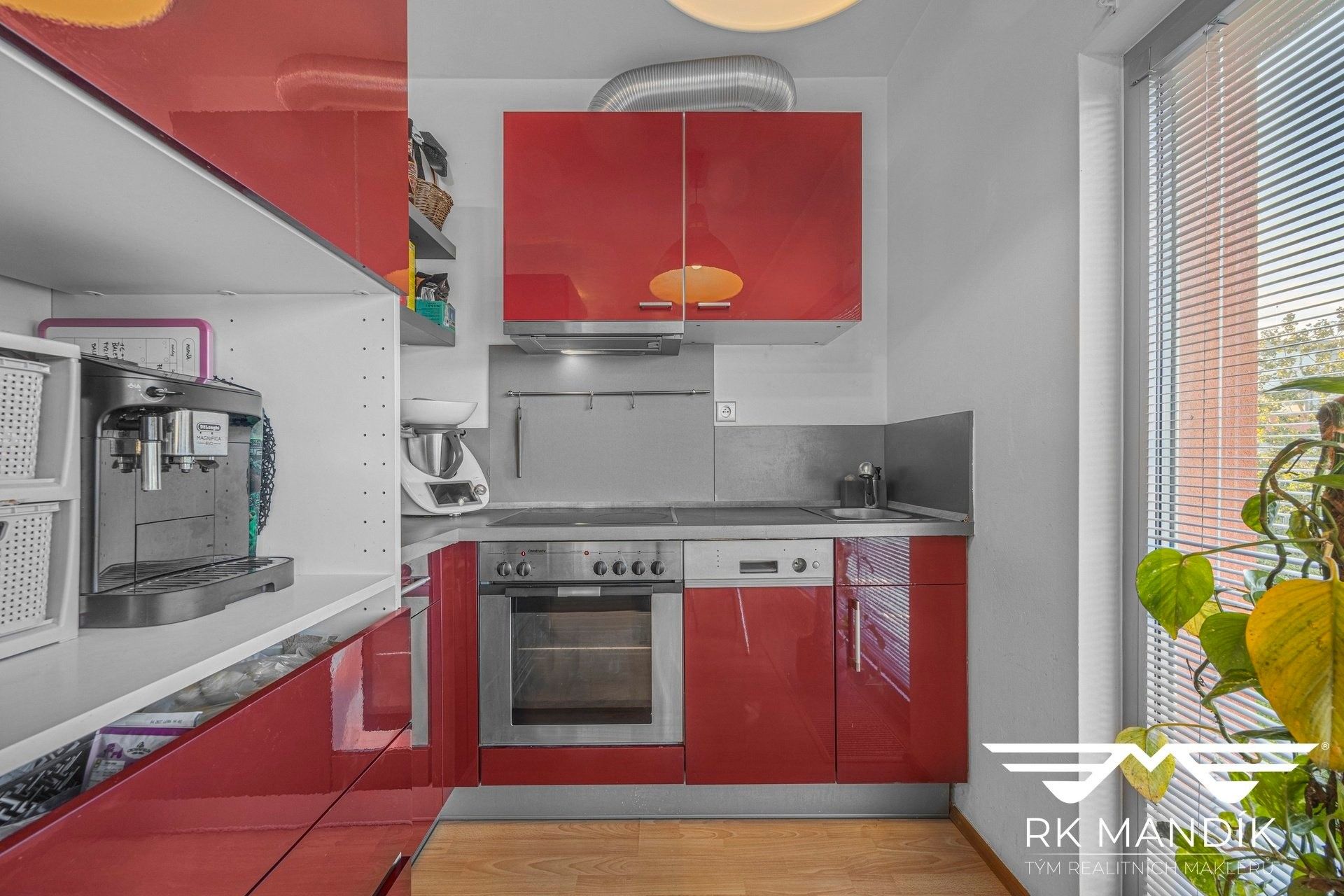 Byt 2+kk · 54 m² · K dálnici, Praha - 3