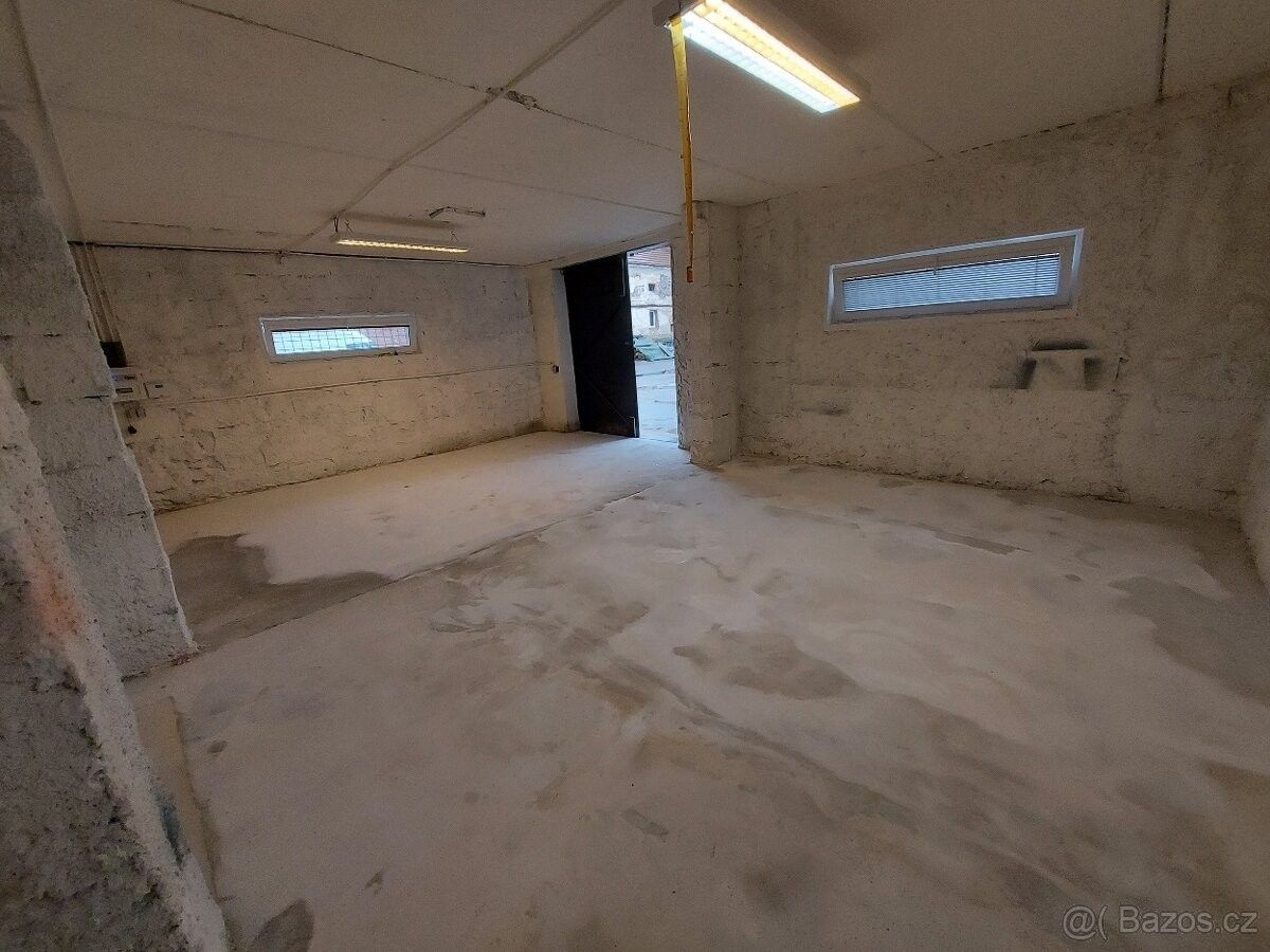 Sklady, Liteň, 267 27