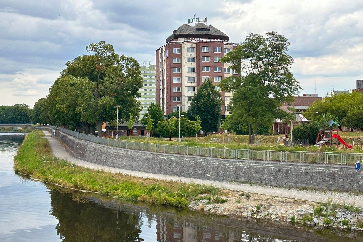 Ubytovací zařízení, Strakonice - Strakonice II, Jihočeský kraj, 8 262 m² - 2