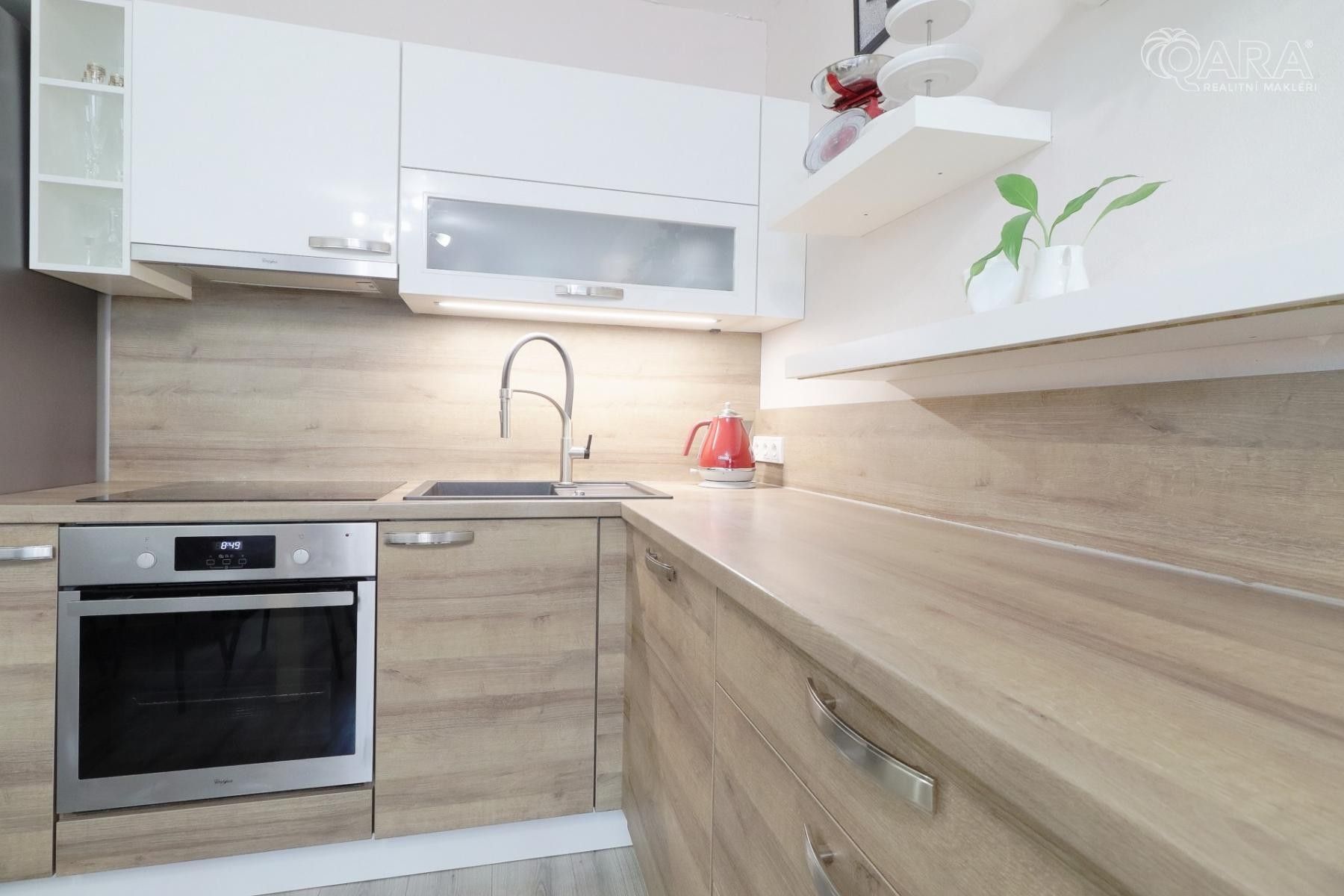 Byt 2+kk · 43 m² · Běhounkova  , Praha - 4