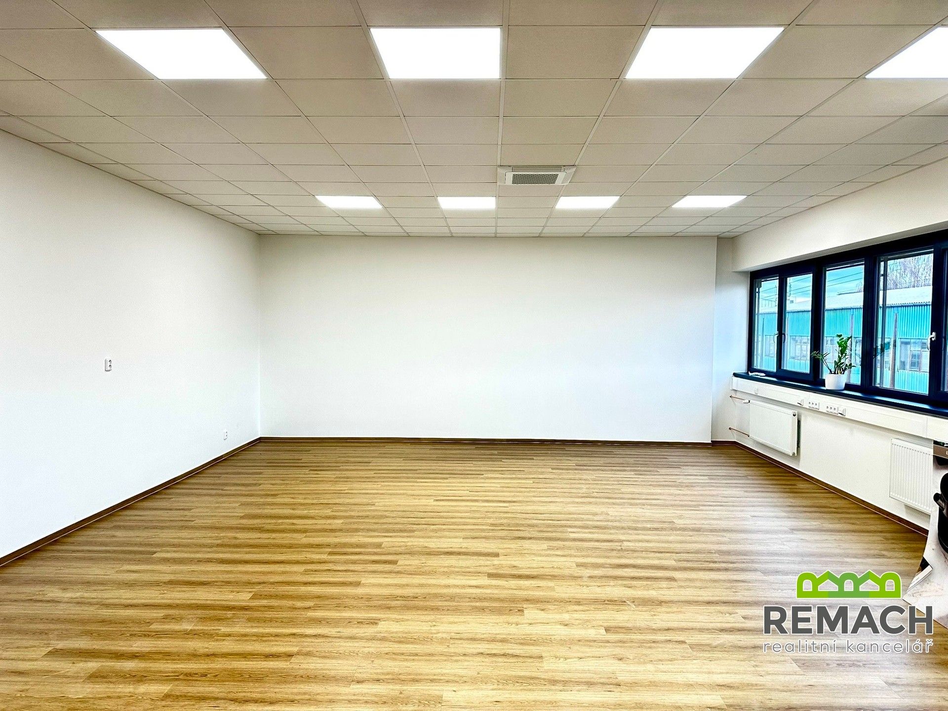 Pronájem kancelář - Na Záhonech, Kunovice, 500 m² - 5