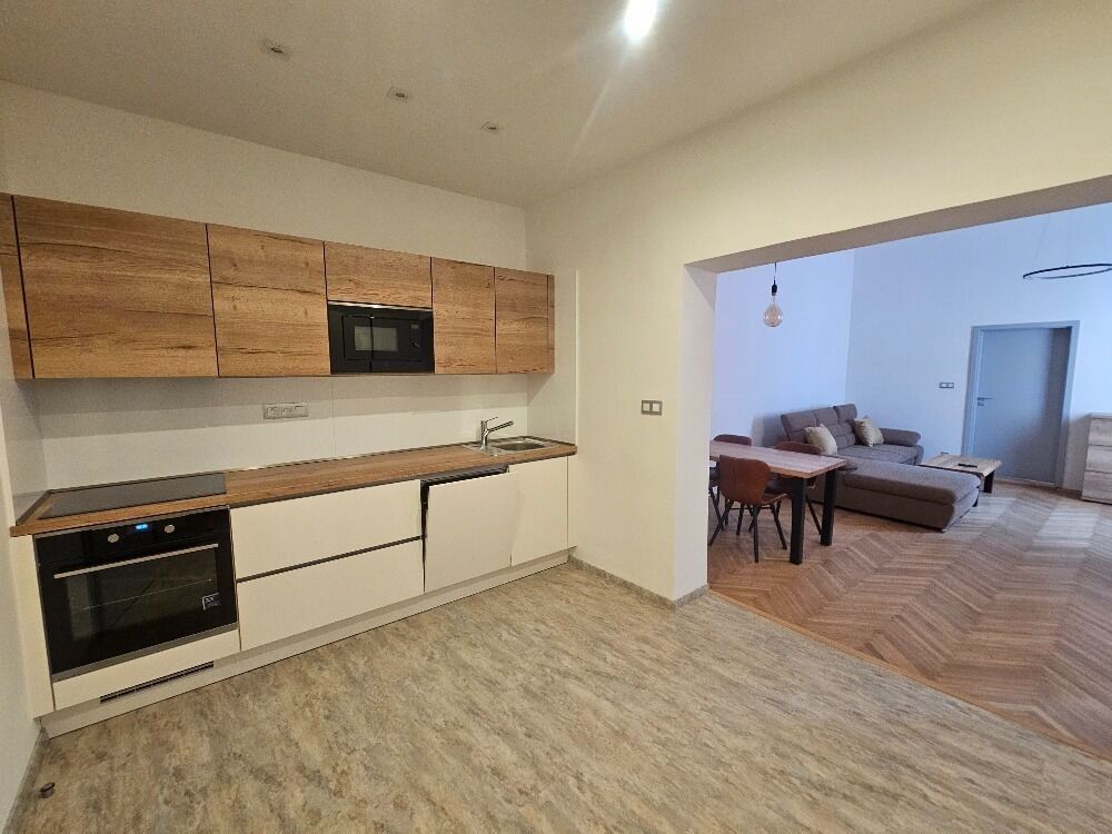2+kk, Dr. Stejskala , České Budějovice 1, 60 m² - 2